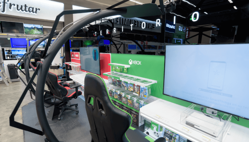 Foto de un monitor con una XBox