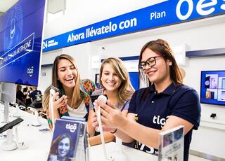 Conectar todo un país, ser parte de la transformación digital de Colombia y llevar desarrollo a cada región son las tareas que se ha propuesto realizar Tigo, una compañía que con orgullo dice #AquíConstruimosPaís.